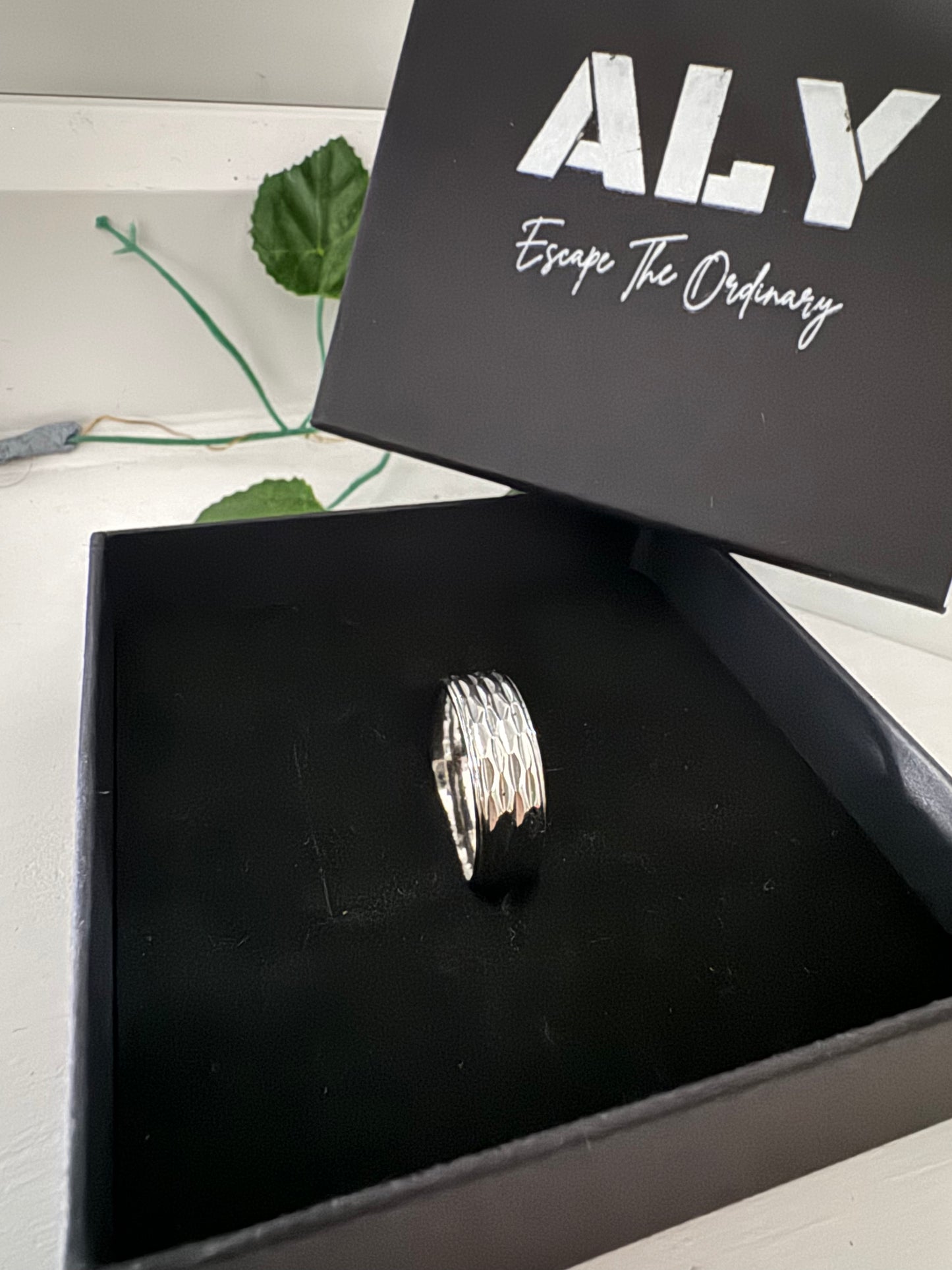 Classy Silver Ring with Intricate Pattern