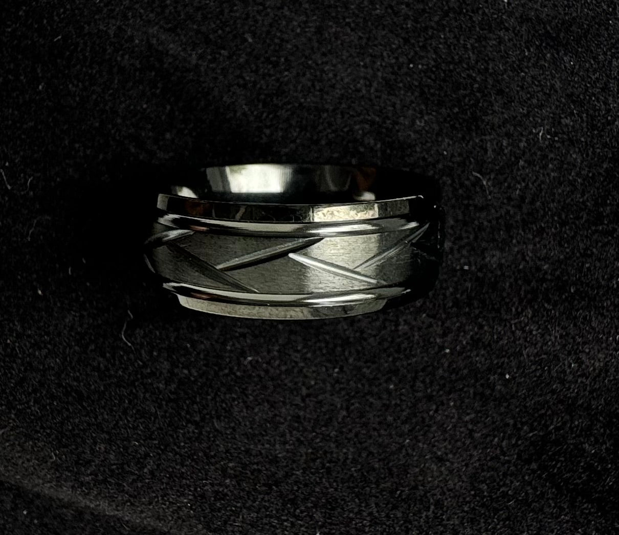 Men's Black Textured Ring – Premium Elegance